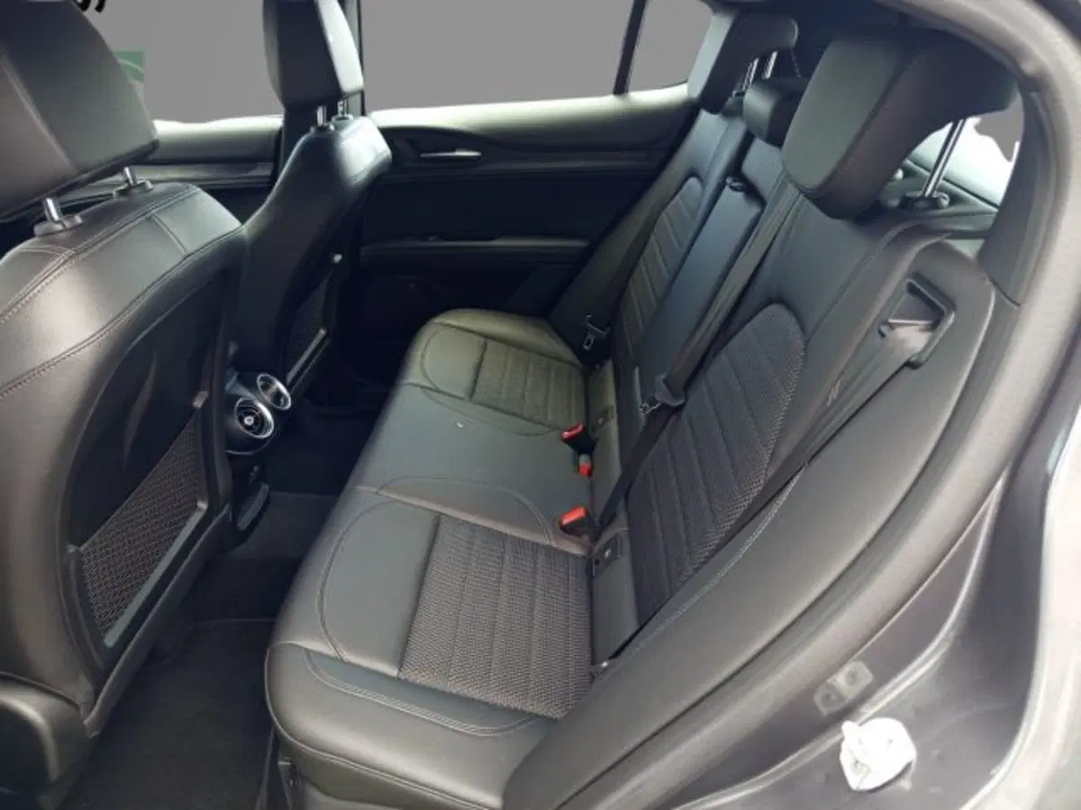 Alfa Romeo Stelvio usata a Frosinone (10)